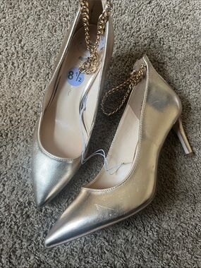 Jessica Simpson Gold Pointed-Toe High Heel Pumps ankle chain